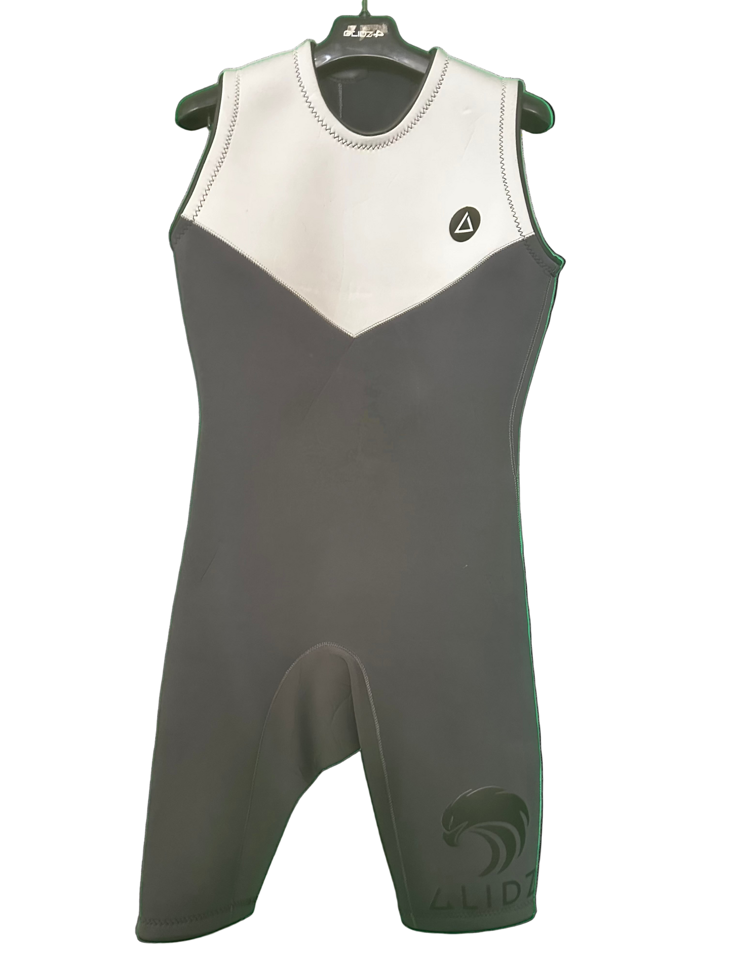 Used by professional swimmer Yoshinao Kudo. New price: ¥88,000 → ¥19,800. Used wetsuit / 2mm backzip short johns (Men's MLS) in silver black.