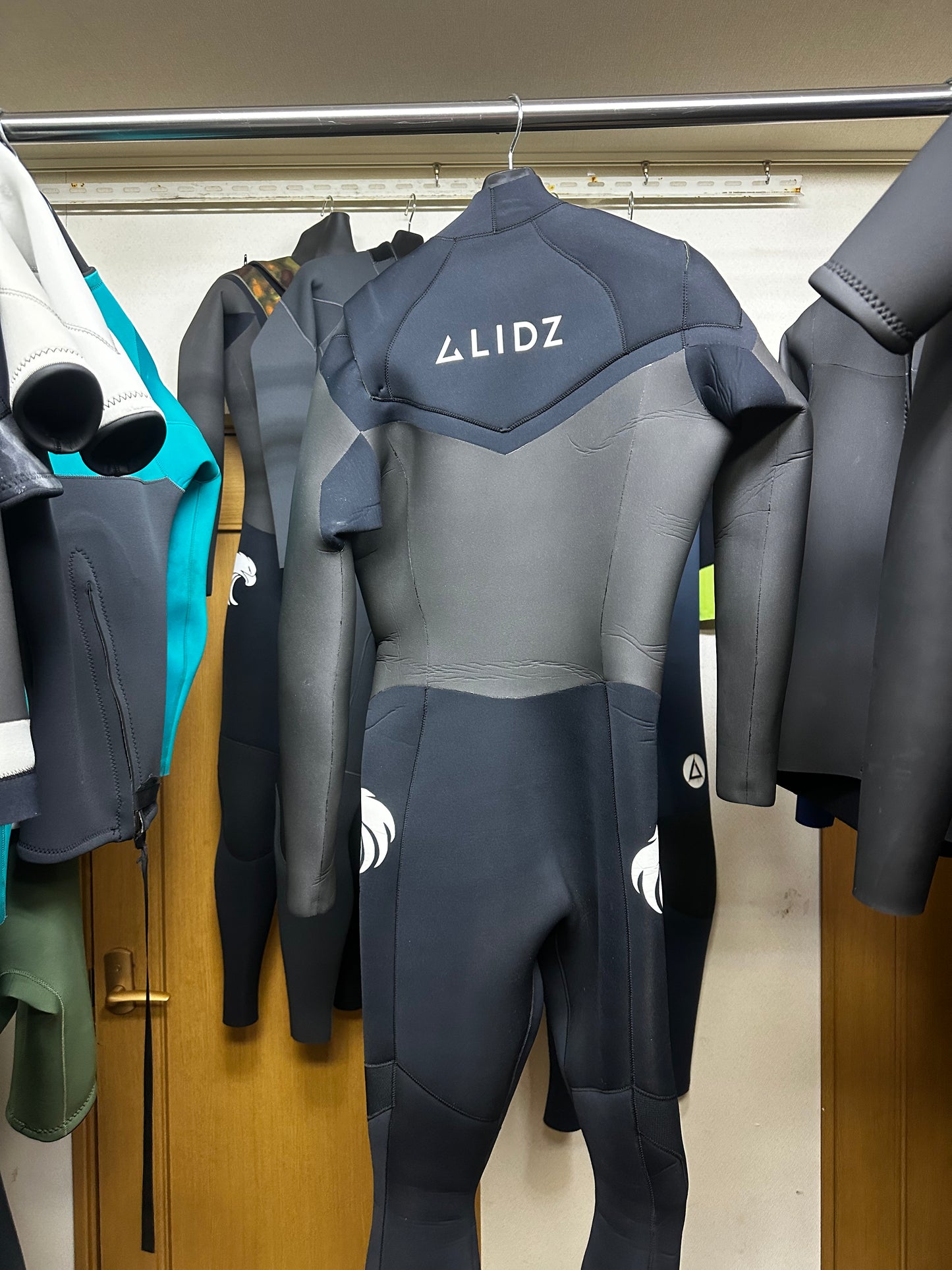 新品定価￥148,000→¥49,800 サイズML中古ウェットスーツ / 3mm起毛/チェストジップ