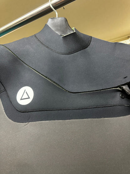 新品定価￥148,000→¥49,800 サイズML中古ウェットスーツ / 3mm起毛/チェストジップ