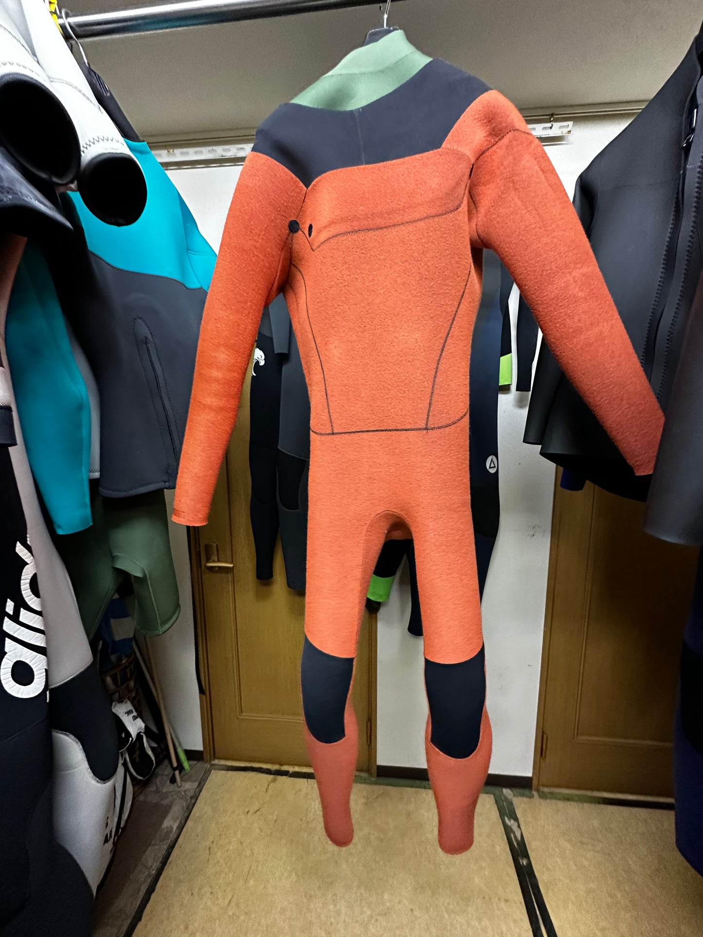 新品定価￥148,000→¥49,800 サイズML中古ウェットスーツ / 3mm起毛/チェストジップ
