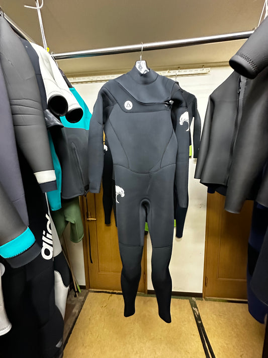 新品定価￥148,000→¥45,800 サイズML中古ウェットスーツ / 3mm起毛/チェストジップ