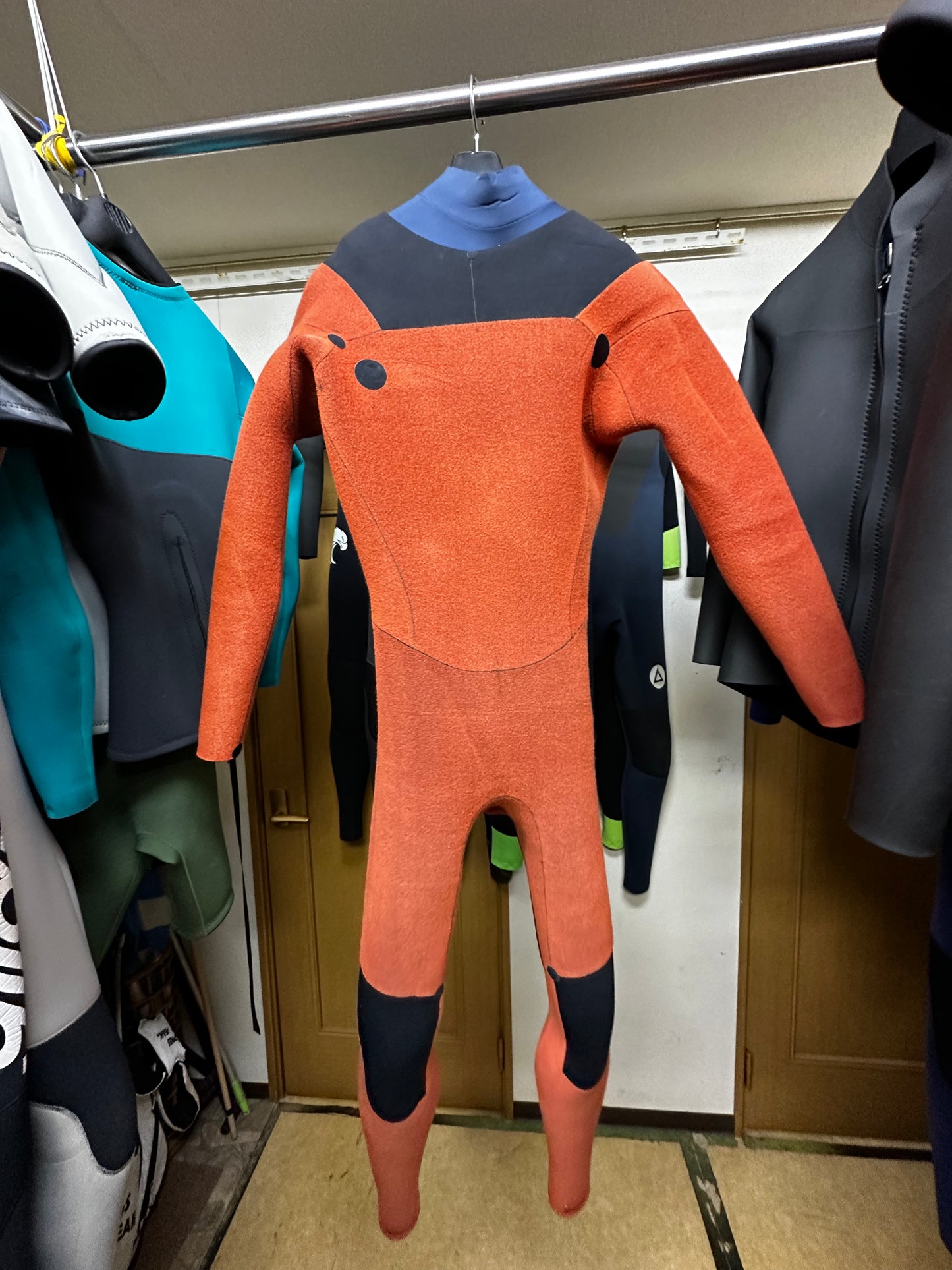 新品定価￥148,000→¥45,800 サイズML中古ウェットスーツ / 3mm起毛/チェストジップ