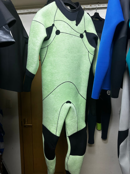 新品定価￥138,000→¥39,800サイズMLBの身長M/中古ウェットスーツ / 5✖︎3mm起毛/チェストジップ
