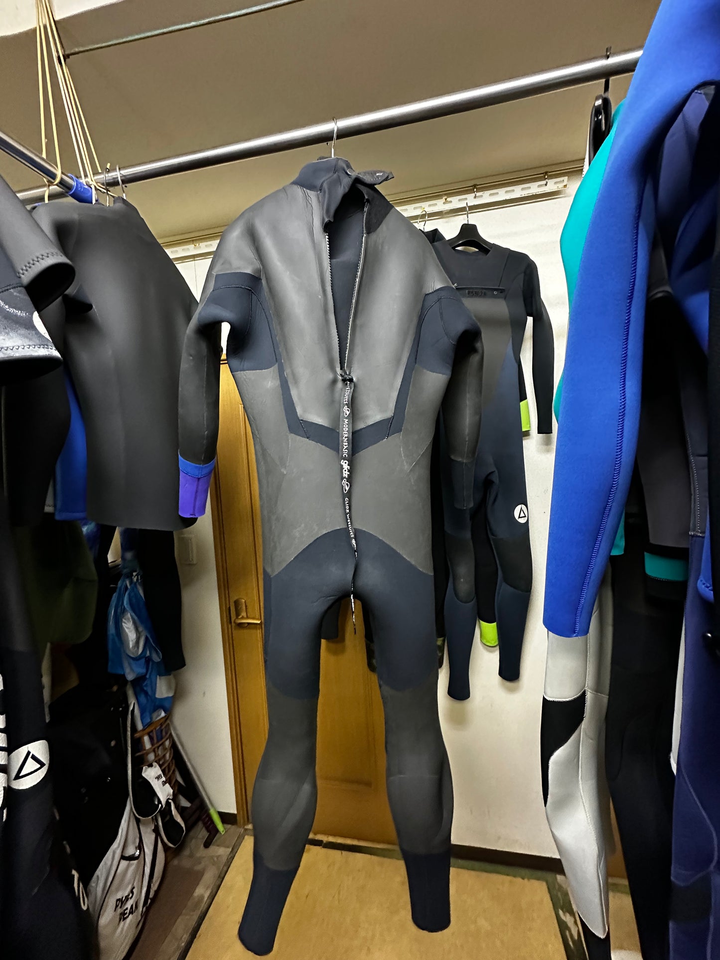 新品定価￥138,000→¥39,800サイズMLBの身長M/中古ウェットスーツ / 5✖︎3mm起毛/チェストジップ