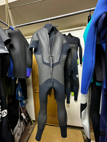 新品定価￥138,000→¥39,800サイズMLBの身長M/中古ウェットスーツ / 5✖︎3mm起毛/チェストジップ