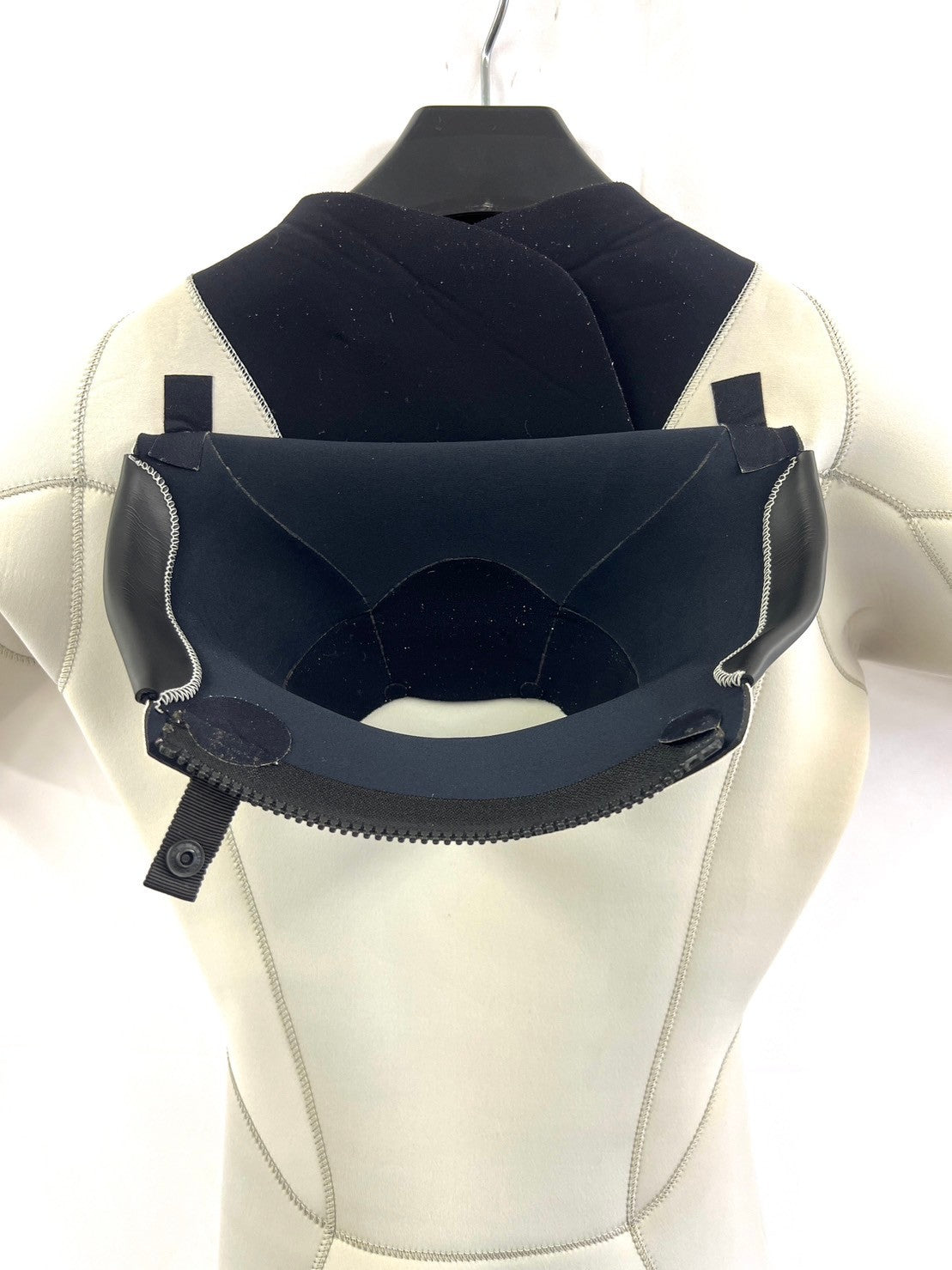 中古ウェットスーツ /2mmflapzip/半袖spring/サイズ《メンズSnoah》サーフィン専用/グライズ/シルバー/secondnopp157