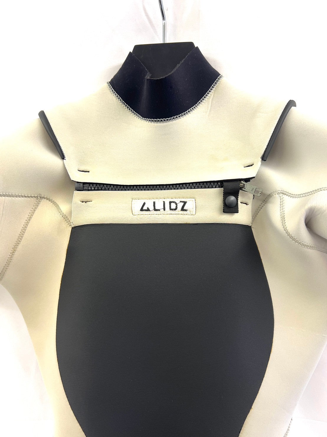 中古ウェットスーツ /2mmflapzip/半袖spring/サイズ《メンズSnoah》サーフィン専用/グライズ/シルバー/secondnopp157